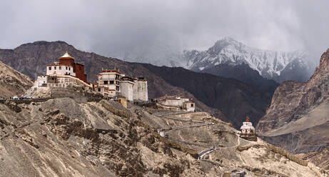 Indien, Ladakh, Panorama eines abgelegenen buddhistischen Klosters im Himalaya - EHF00490