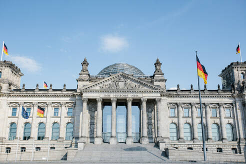 Deutschland, Berlin, Fassade des Reichstages - ZMF00494