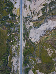 Russia, Murmansk Oblast, Teriberka, Aerial view of straight alpine road - KNTF04915