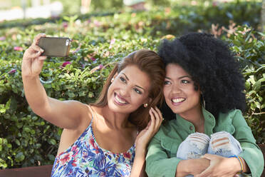 Girlfriends taking a selfie - PGCF00084
