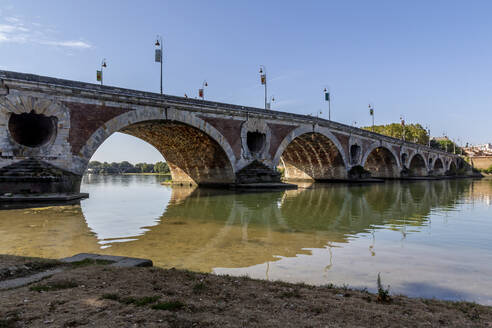 Frankreich, Haute-Garonne, Toulouse, Pont Neuf über der Garonne - NGF00581