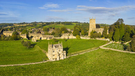 East Banqueting House und St. James' Kirche, Chipping Campden, Cotswolds, Gloucestershire, England, Vereinigtes Königreich, Europa - RHPLF15379