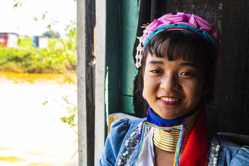 Langhalsige Frau vom Stamm der Padaung, Inle-See, Shan-Staat, Myanmar (Burma), Asien - RHPLF15495