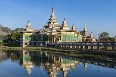 Kloster in einem künstlichen See, Kyauk Kalap, Hpa-An, Bundesstaat Kayin, Myanmar (Birma), Asien - RHPLF15529