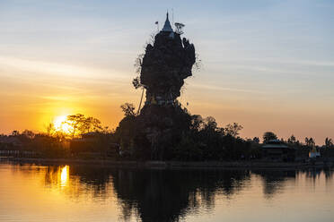 Backlight of the Kyauk Kalap pagoda, Hpa-An, Kayin state, Myanmar (Burma), Asia - RHPLF15531