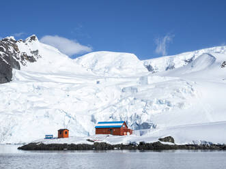 Die argentinische Forschungsstation Base Brown in Paradise Harbor, Antarktis, Polarregionen - RHPLF15653