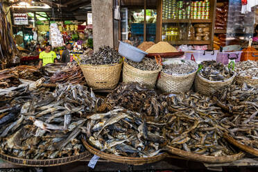 Getrockneter Fisch auf dem Markt von Myitkyina, Kachin-Staat, Myanmar (Birma), Asien - RHPLF15759