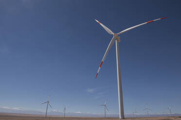 Windpark in der abgelegenen Atacama-Wüste in Chile - CAVF86974