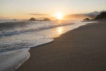 Playa los Angeles in der Morgendämmerung, Departamento Magdalena, Karibik, Kolumbien, Südamerika - RHPLF15868