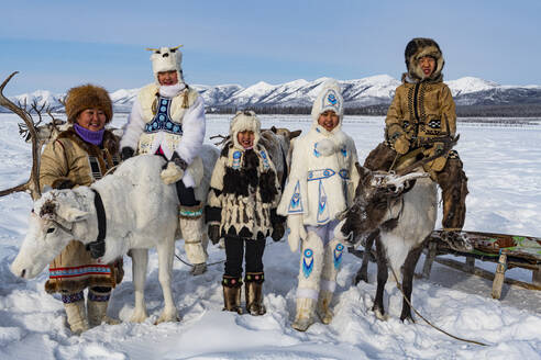 Rentierzüchterfamilie Evenk, Oymyakon, Republik Sacha (Jakutien), Russland, Eurasien - RHPLF15916