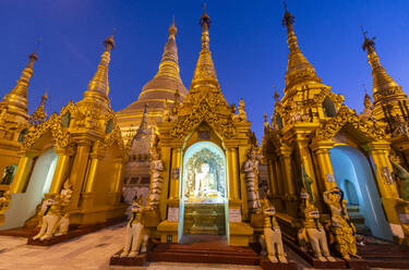 Shwedagon-Pagode nach Sonnenuntergang, Yangon (Rangun), Myanmar (Burma), Asien - RHPLF15955