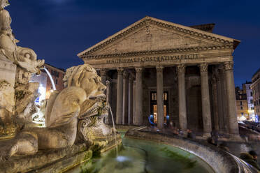 Das Pantheon mit Springbrunnen bei Nacht, UNESCO-Weltkulturerbe, Piazza della Rotonda, Rom, Latium, Italien, Europa - RHPLF15993