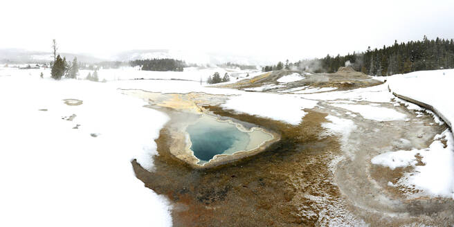 Heiße Quellen, Lower Geyser Basin, Yellowstone National Park, Wyoming, Vereinigte Staaten von Amerika, Nordamerika - RHPLF16009