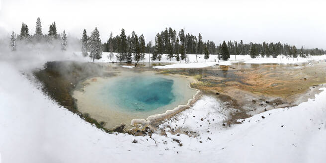 Heiße Quellen, Lower Geyser Basin, Yellowstone National Park, Wyoming, Vereinigte Staaten von Amerika, Nordamerika - RHPLF16015