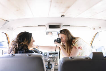 Two women having a foto shooting in a camper - JCMF00956