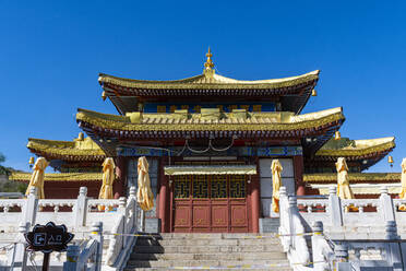 China, Hainan, Sanya, Entrance gate of Nanshan Temple - RUNF03837