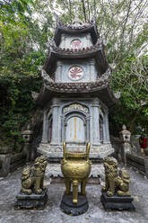 Vietnam, Da Nang, Buddhistischer Schrein in den Marmorbergen - RUNF03847