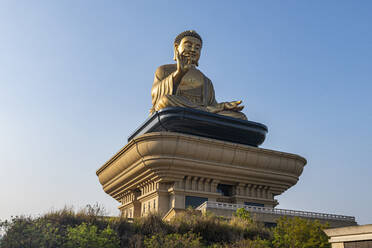 Taiwan, Bezirk Dashu, Kaohsiung, Goldene Buddha-Statue im Fo Guang Shan-Kloster - RUNF03875