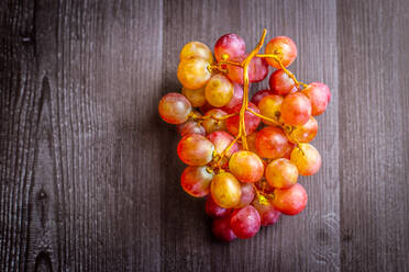 Grapes on table - ADSF01259