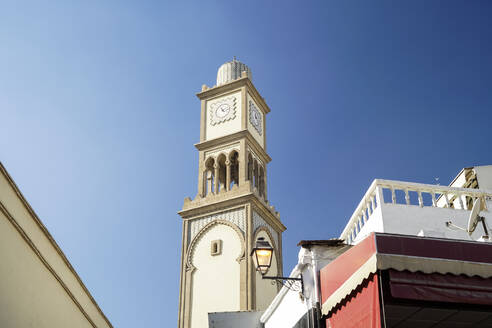 Alter Uhrenturm in der historischen Medina im Zentrum von Casablanca - CAVF87114