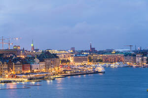 Blick auf Gamla Stan und Ostermalm Stockholms Skyline nach Sonnenuntergang - CAVF87171