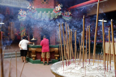 Räucherstäbchen, Guan Di Chinese Taoist Temple, Kuala Lumpur, Malaysia, Südostasien, Asien - RHPLF16088