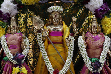 Hindu-Gottheiten, darunter Murugan, Kriegsgott, Sri Mahamariamman Hindu-Tempel, Kuala Lumpur, Malaysia, Südostasien, Asien - RHPLF16095