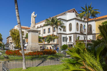 Ansicht der Statue auf der Piazza Sant'Antonino, Sorrent, Kampanien, Italien, Europa - RHPLF16139