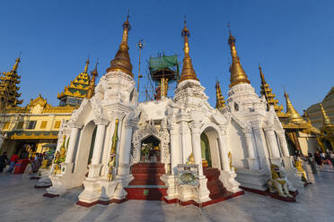 Golden spires in the Shwedagon pagoda, Yangon (Rangoon), Myanmar (Burma), Asia - RHPLF16180