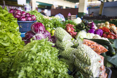 Obst und Gemüse auf dem örtlichen Markt. - CAVF87245