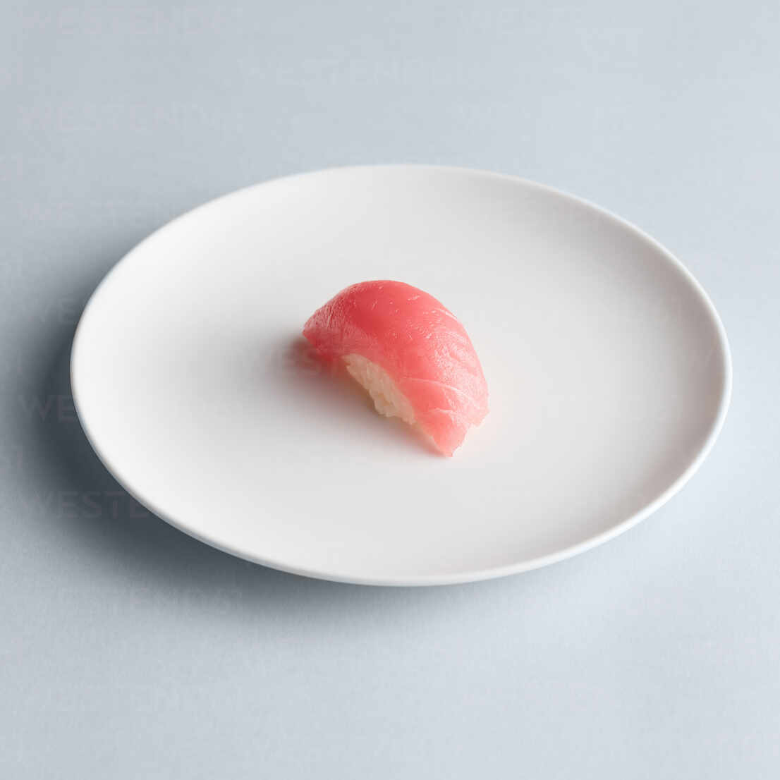 Free Photo  Appetizing elegant haute cuisine food with tuna fish