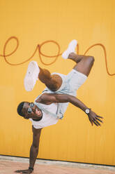 African man practicing break dance. - ADSF02140
