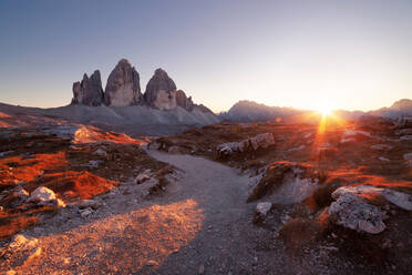 Panoramablick auf Tre Cime bei Sonnenuntergang, Dolomiten Alpen, Italien - ADSF02582