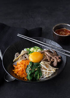 Koreanisches Bibimbap Asiatische Küche - ADSF02585