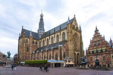 Niederlande, Nordholland, Haarlem, Kathedrale Grote Kerk am Grote Markt - TAMF02536