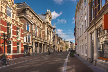 Niederlande, Südholland, Leiden, Historische Häuser entlang der Breestraat - TAMF02558