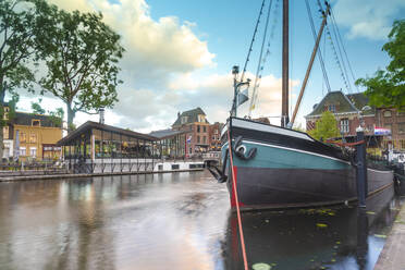 Netherlands, South Holland, Leiden, Sailboat moored in old harbor by Galgewater - TAMF02596