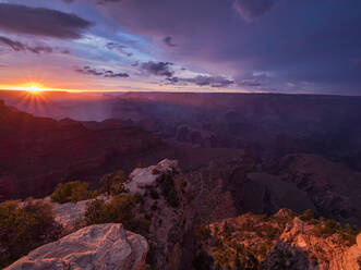 USA, Arizona, Grand Canyon bei Sonnenuntergang - TOVF00209