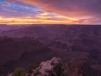 USA, Arizona, Grand Canyon bei Sonnenuntergang - TOVF00212