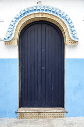 Typische arabische Architektur in Asilah: Straßen, Türen, Fenster, Geschäfte.Marokko - ADSF03985