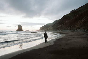 Anonymous man standing near sea - ADSF04054