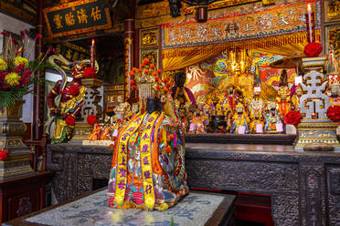 Taiwan, Tainan, Altar im Großen Mazu-Tempel - RUNF03901