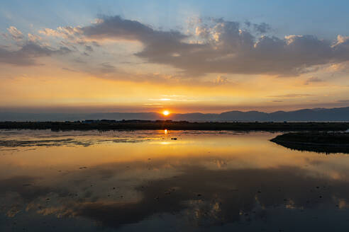 Myanmar, Shan-Staat, Inle-See bei Sonnenuntergang - RUNF03925