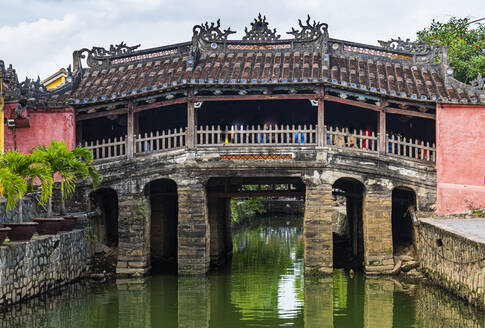 Vietnam, Hoi An, Japanische überdachte Brücke - RUNF03928