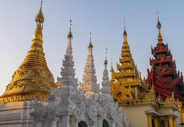 Myanmar, Yangon, Golden spires of Shwedagon pagoda at sunset - RUNF03977