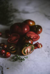 Frische Tomaten, frisch aus dem Garten gepflückt - ADSF04482