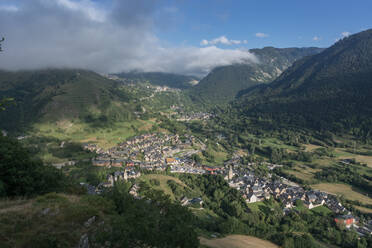 Stadt in den grünen Bergen - ADSF04511