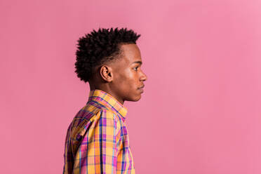 Hipster black man in colorful shirt - ADSF04588