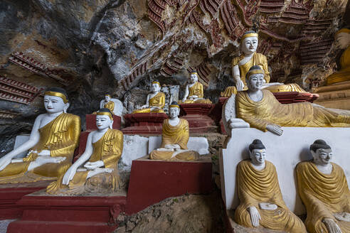 Myanmar, Staat Kayin, Hpa-an, Buddha-Statuen in der Kawgun-Höhle - RUNF03989