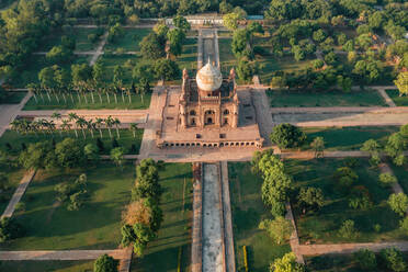 Luftaufnahme des leeren Safdarjung-Grabes aufgrund einer Coronavirus-Pandemie in Delhi, Indien - AAEF09182